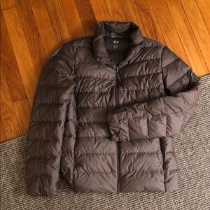Uniqlo new charcoal
Women’s small down Puffer Jacket excellent no tags